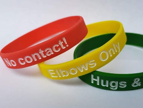 Die Armbänder gibt es auch auf Onlineshops zu kaufen.