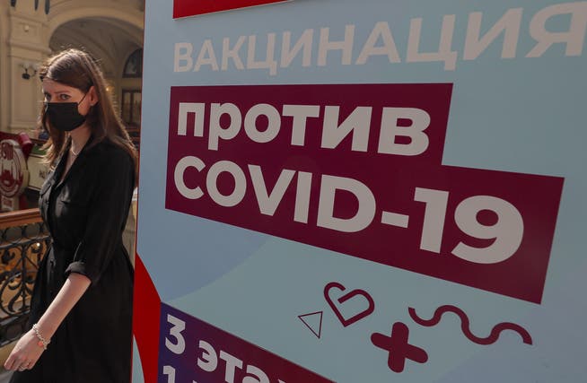 Impfstation in Moskau: Die russische Hauptstadt verzeichnet aktuell Rekordwerte bei den Neuinfektionen. Ein Grund dafür: Die ins Stocken geratene Impfkampagne.