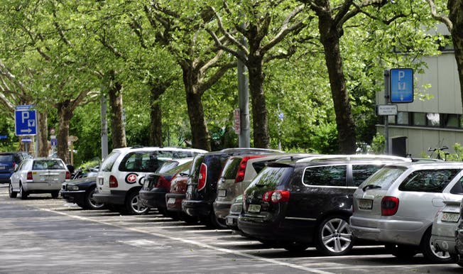 Der Verkehrsrichtplan sieht unter anderem vor, dass der historische Parkplatzkompromiss angepasst wird. In der Innenstadt soll die Zahl der Parkplätze neu um bis zu zehn Prozent unter den Stand von 1990 fallen können.