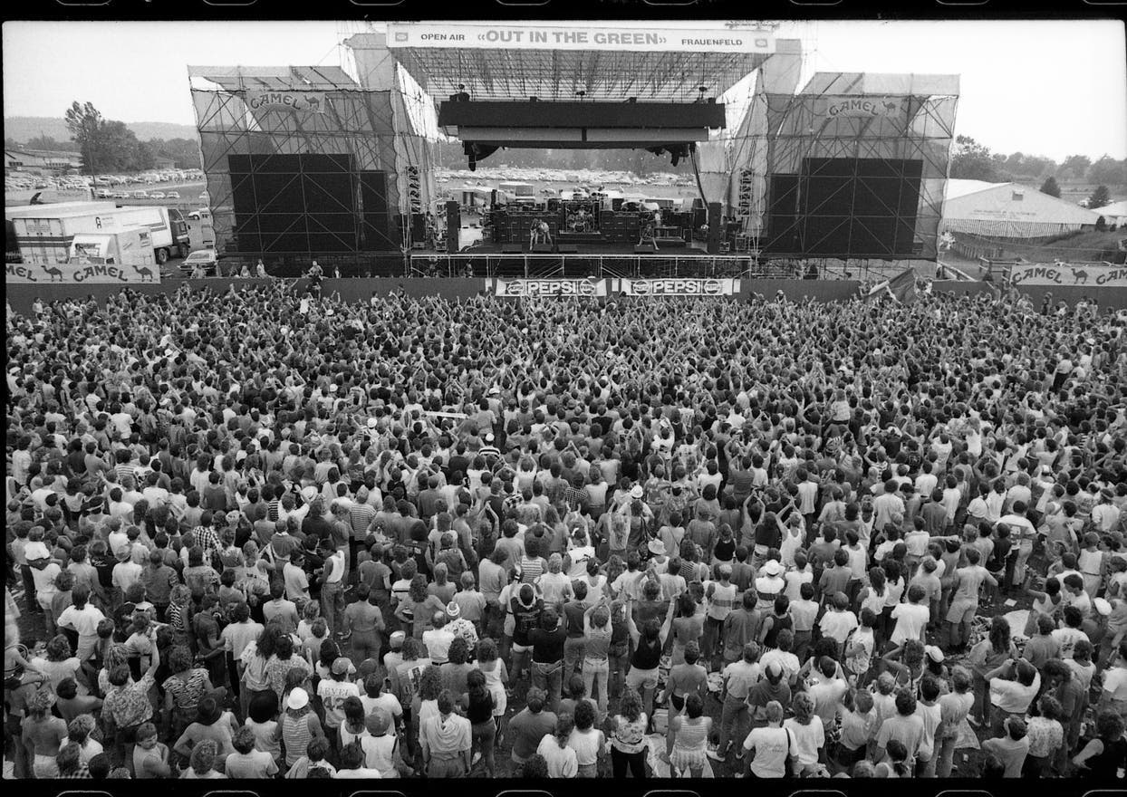 Auf der Bühne standen 1987 unter anderem Barclay James Harvest und Status Quo.