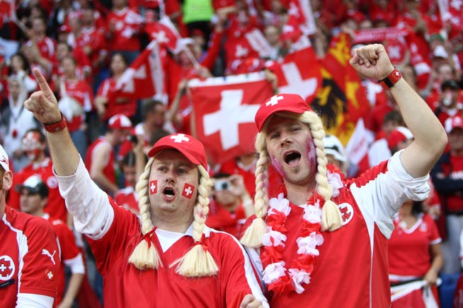 Davon erzählen sie bis an ihr Lebensende: Schweizer Fans am Spiel Schweiz–Türkei an der Euro 08 in Basel. 