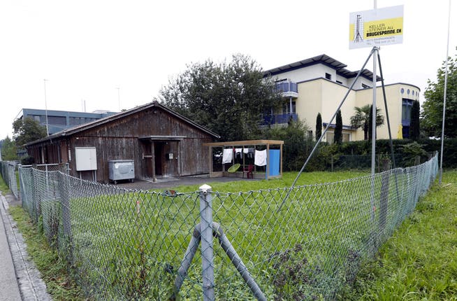 This is what the property still looks like. Because the project recognizable by the building profiles here in September 2016 was not implemented.