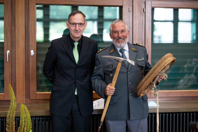 Regierungsrat Mario Fehr verabschiedet Brigadier Peter C. Stocker als Kommandant der Militärakademie an der ETH Zürich.