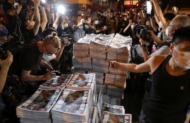 1 Million statt 80’000: Die allerletzte Ausgabe der Hongkonger Zeitung «Apple Daily» war gefragt.