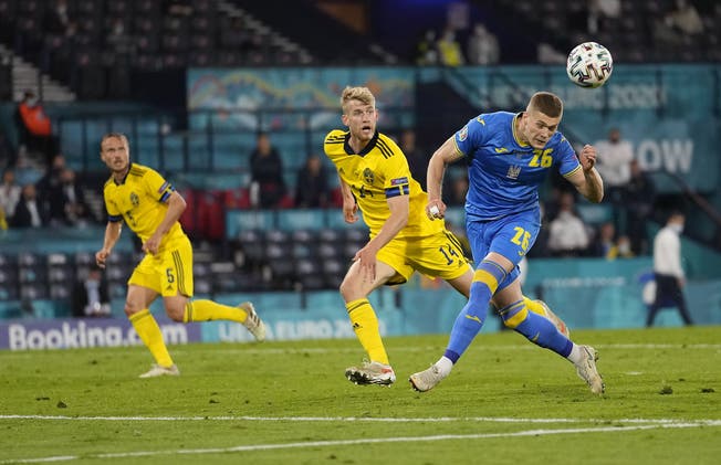 Artem Dovbyk trifft per Kopf zum entscheidenden 2:1 und bescherte seiner Ukraine den ersten Einzug in den EM-Viertelfinal überhaupt. 
