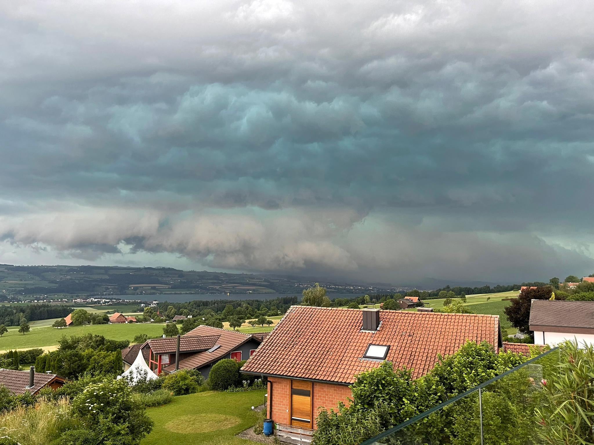 Zentralschweiz: Es Droht Erneutes Unwetter Mit Böen Und Hagel