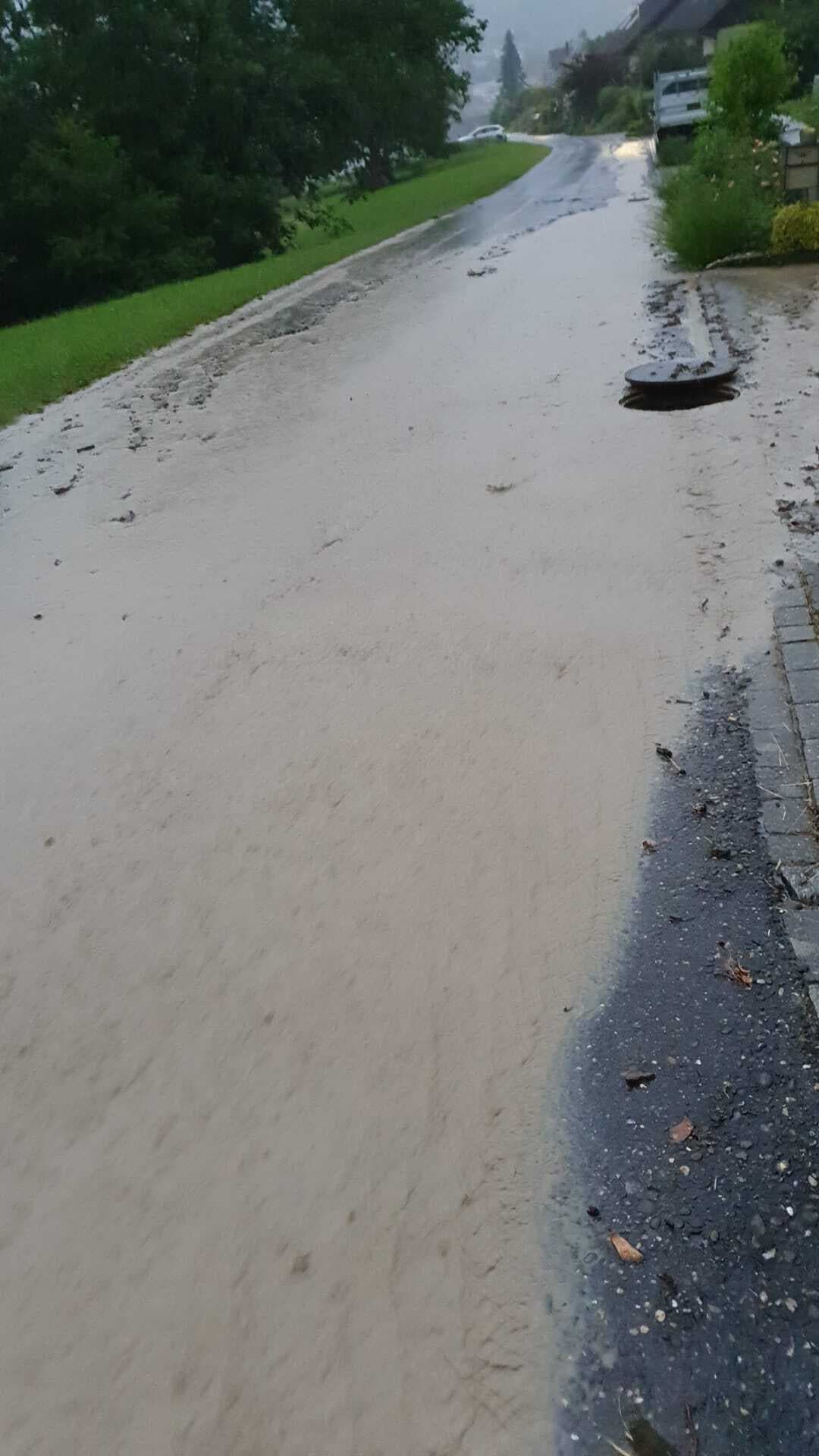 In Thalheim sind ganze Strassenabschnitte unter Wasser gestanden.