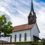 Die Evangelische Kirche Illighausen befindet sich mitten im Ortskern, direkt neben der Primarschule. (Bild: Reto Martin)