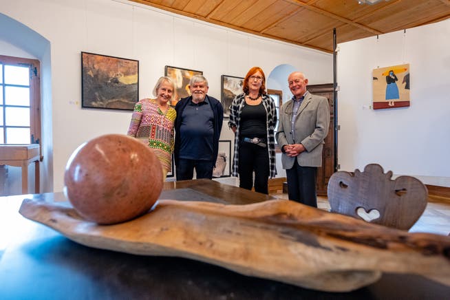 Ausstellung im Schloss Buchegg: Von links: Anneke van der Veen, Erwin Strausak, Pierrette Müller-Schürmann, Alex Erdiakoff.