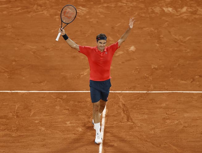 Sunday night, 0.45 a.m. local time in Paris. Maybe that was Roger Federer's last cheer at the French Open. In front of empty ranks.