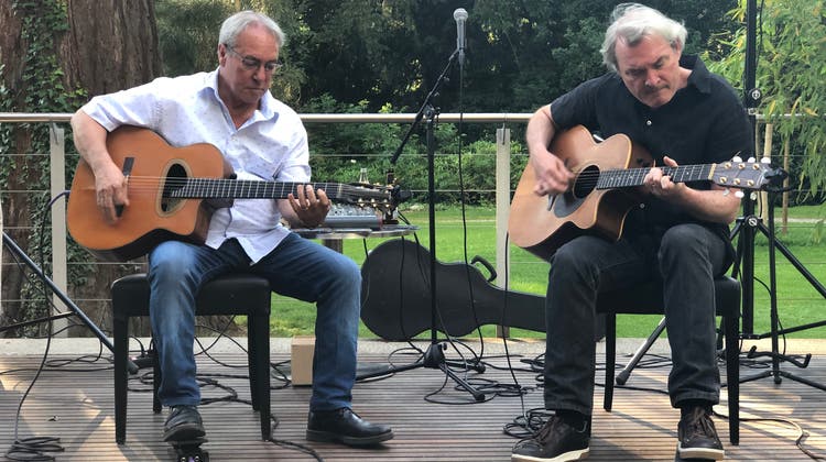 Nic Niedermann und Toni Donadio (l.) aka Tonic Strings geben im Juli wieder ein Konzert auf der Terrasse des Joy mit Blick in den Badener Kurpark. (Christine Zenz)