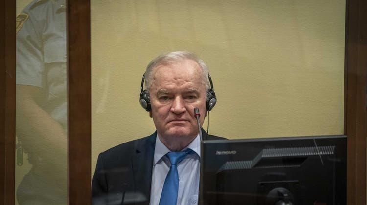 Er ist verantwortlich für eines der schlimmsten Kriegsverbrechen seit dem zweiten Weltkrieg: Ex-General Ratko Mladic. (Foto: Keystone)