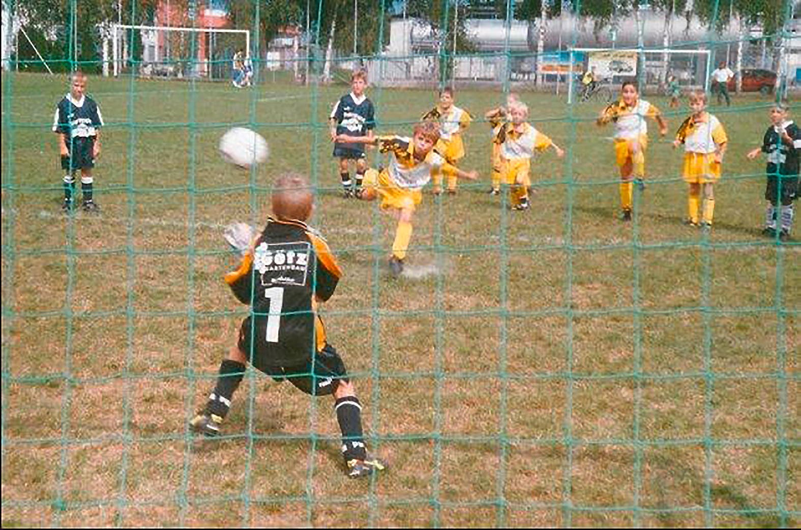 Kindheit in Augst: Schon mit vier Jahren spielt «Xherdi», wie sie Shaqiri als Bub nennen, beim SV Augst. Und bald einmal entdeckt ihn der FC Basel.