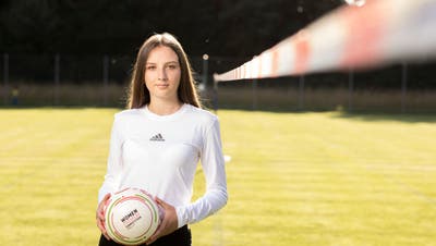 Grosse Ziele: Lana Paunovic aus Schlieren nimmt an der Faustball-WM für unter 18-Jährige in Österreich teil. (Severin Bigler)