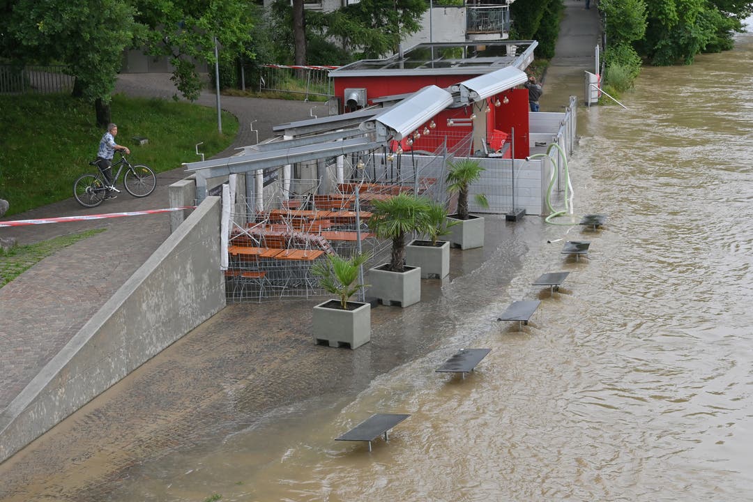 Am Dienstagabend hat sich die Hochwassersituation beim «Aarebistro» leicht entspannt.