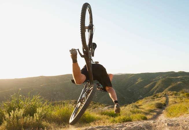 Mountainbiken kann ein gefährlicher Sport sein. Aktuell verletzten sich durchschnittlich über 10'000 Mountainbiker pro Jahr.
