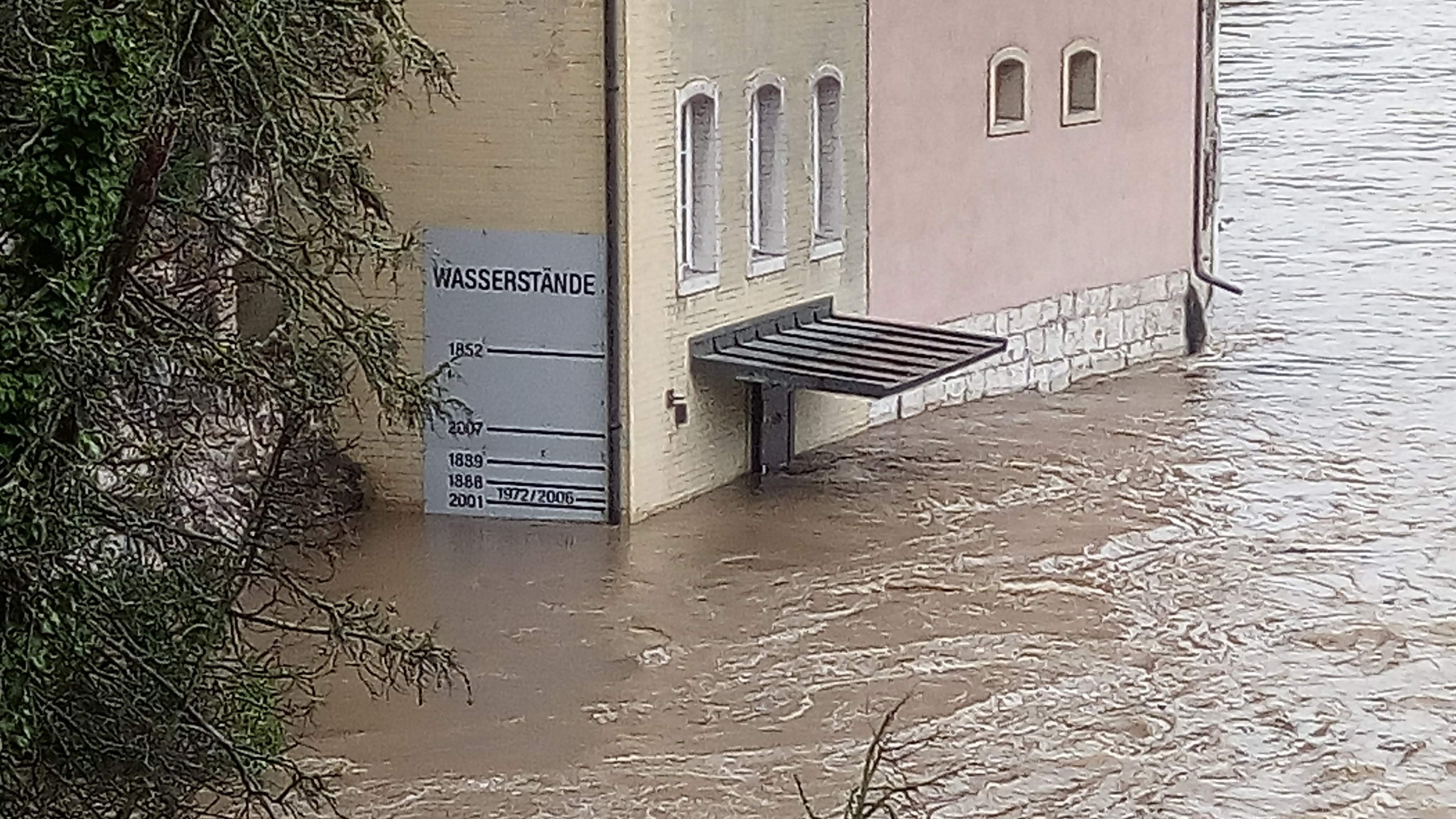 Hochwasser In Olten: Aarebistro Ist Unter Wasser