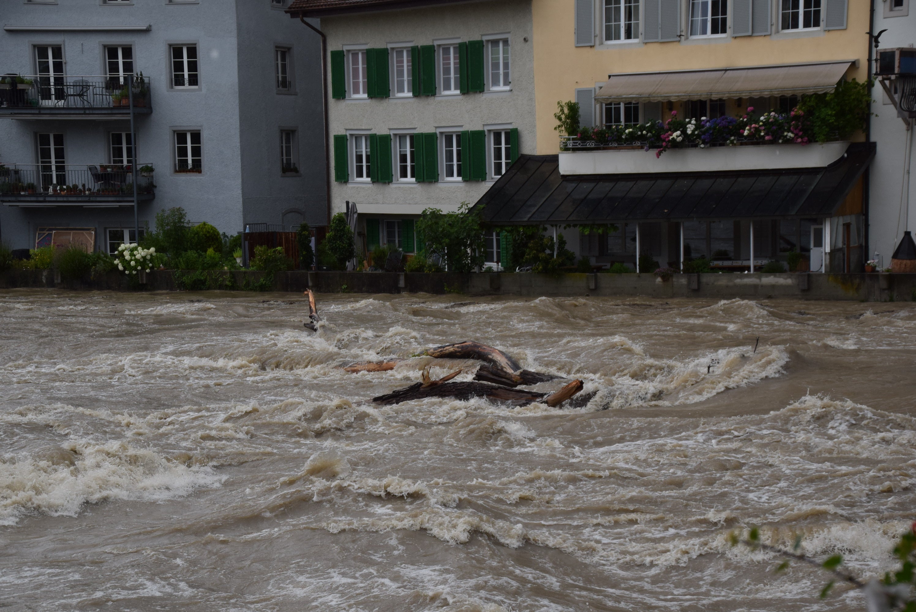 Hochwasser Im Aargau: Erste Bäche Treten über Ufer