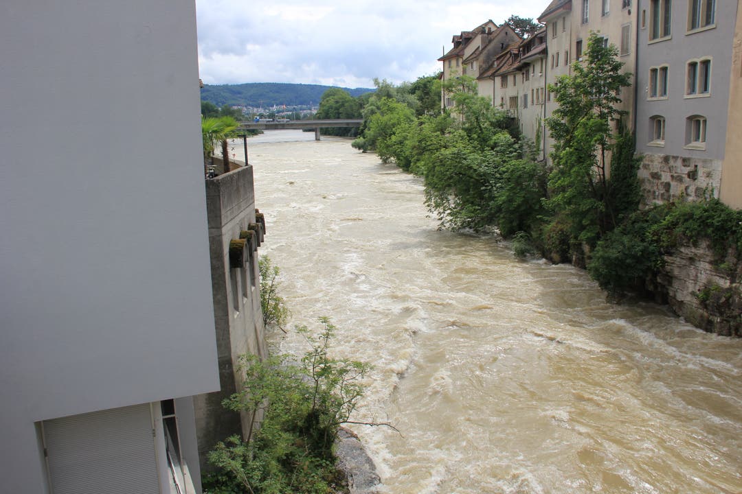 Der Wasserstand der Aare in der Aareschlucht in Brugg ist hoch. 