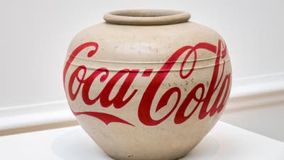 Widersprüche von Macht und Geschichte in einem Objekt vereint: Ai Weiwei «Coca-Cola Vase», 2014. (Alamy / www.alamy.com)