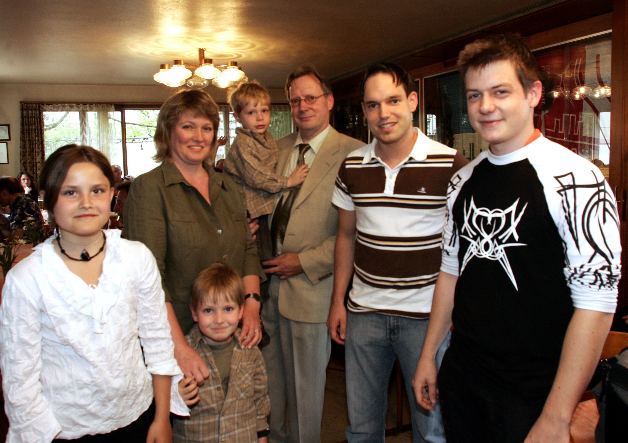 Am Wahlsonntag im Jahr 2005: Kuno Tschumi und seine Familie.