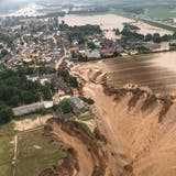 Komplett überschwemmt: die Ortschaft Kordel in Rheinland-Pfalz. (dpa)