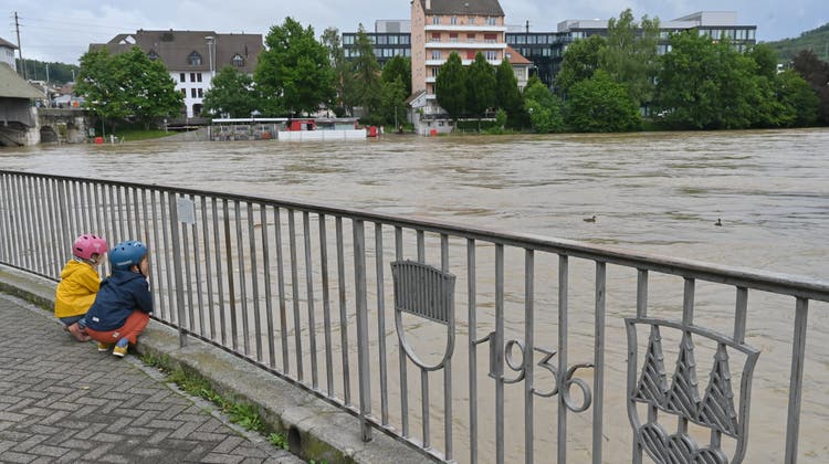 So tosen die Wassermassen durch den Kanton Solothurn – die Videos aus der Region