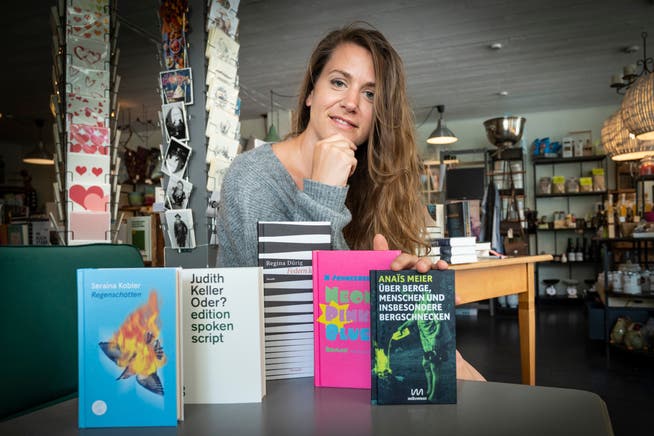 Katharina Alder und die fünf für den Buchpreis nominierten Bücher.