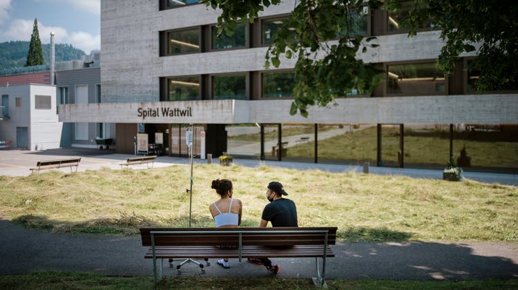 Wie die Spitalgebäude in Wattwil künftig genutzt werden, ist derzeit wieder völlig offen. (Bild: Benjamin Manser (Wattwil, 20. Juli 2021))