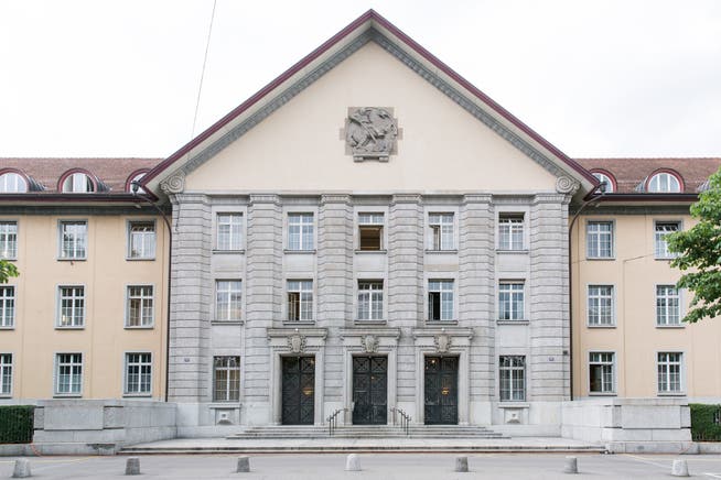 Das Bezirksgericht in Zürich: Hier muss sich eine Frau am Mittwoch wegen mehrfachen Betrugs verantworten.