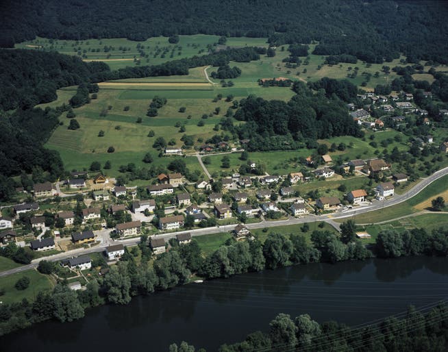 Der westliche Bereich des Dorfs anno 1979. Die Juraweid mit dem Hof ist oben rechts gut erkennbar.