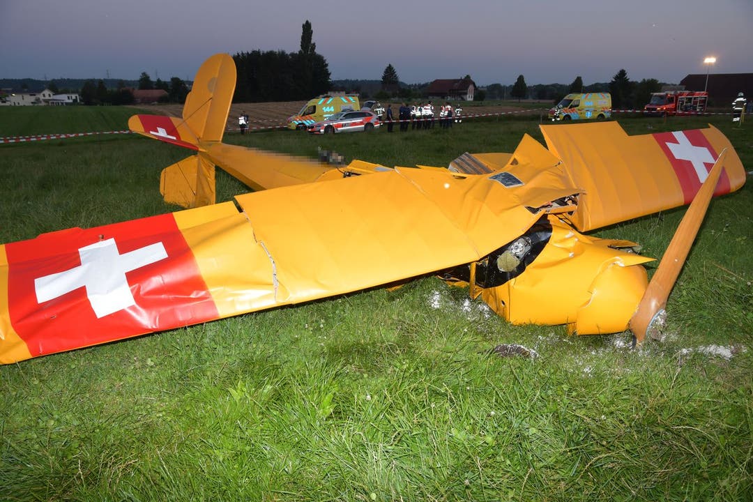 Ein Doppeldecker-Flugzeug ist am Dienstagabend in Subingen abgestürzt.