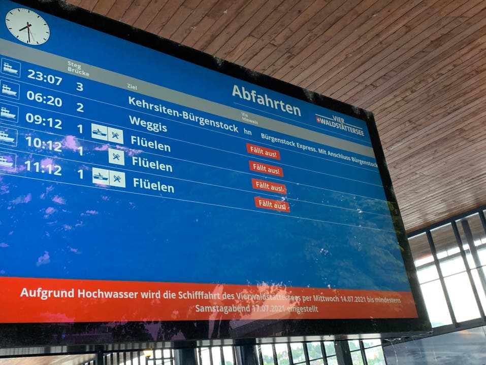 Fällt aus: Die Anzeigetafel der SGV am Bahnhofplatz Luzern am Tag, als die SGV den Betrieb einstellen musste.