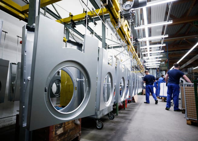 Produktion von V-Zug-Waschmaschinen am Firmenstandort in Zug.