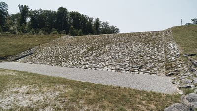 Hochwasserschutz in Allschwil: Der bestehende Damm am Mühlibach soll durch einen Damm am Lützelbach erweitert werden (Roland Schmid)