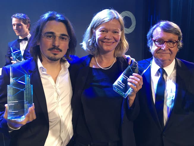 Begehrter «Quartz»: 2017 ging einer der Filmpreise an «Cahier Africain». Hier Cutter Kaya Inan, Regisseurin Heidi Specogna und Produzent Peter Spörri (von links).