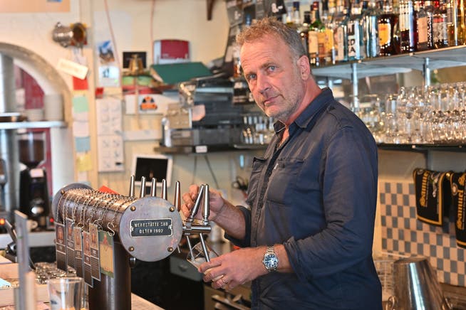 Alex Capus in seiner Galicia-Bar in Olten.