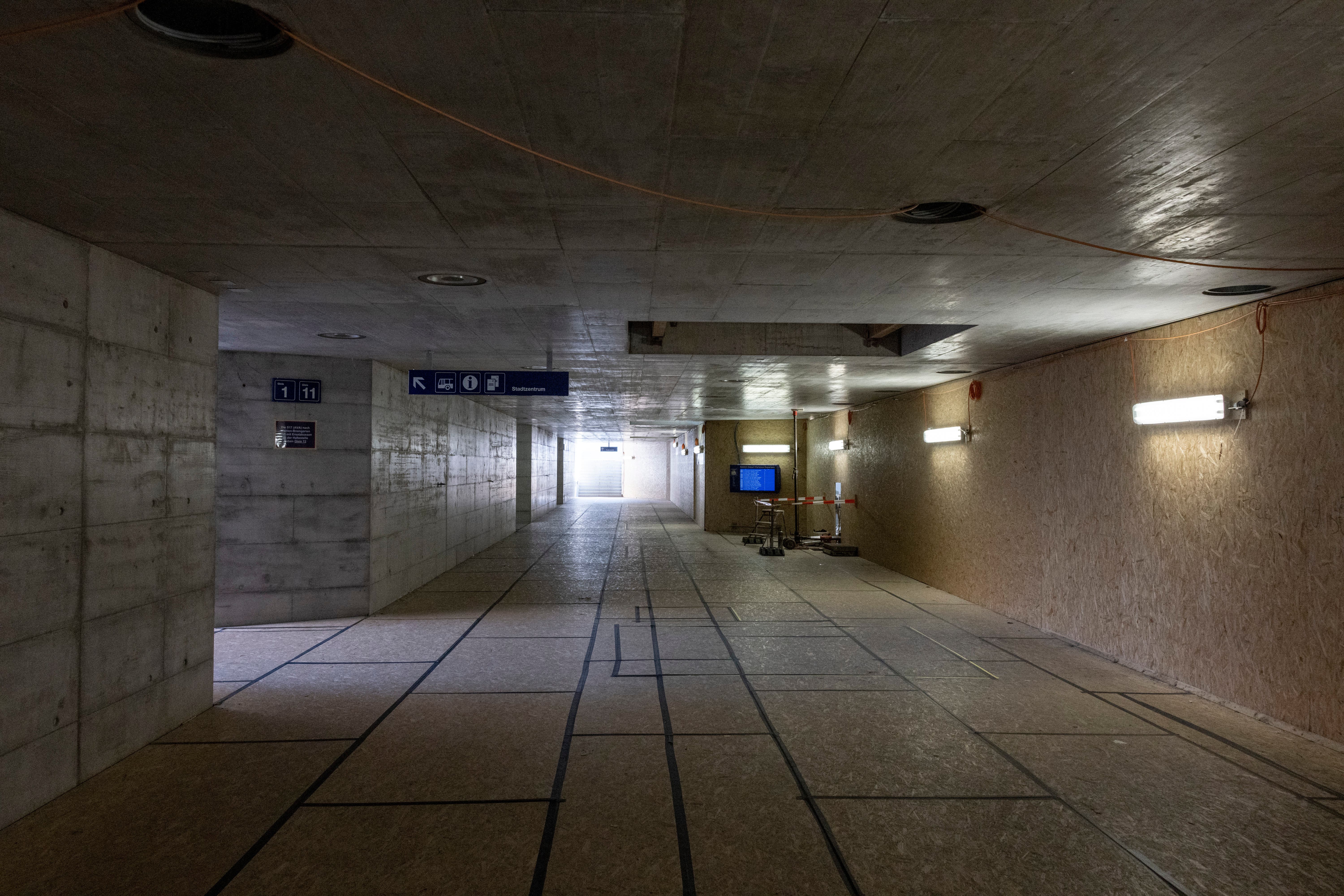 Im Untergrund der Bahnhofstrasse wird noch immer an der neuen Unterführung gearbeitet. Die erste Hälfte wurde bereits im Februar freigegeben, die zweite soll im Oktober folgen.