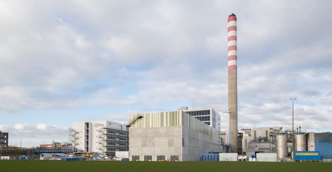 Das Holzheizkraftwerk auf dem Sisslerfeld ist seit Mitte 2019 vollends in Betrieb. 