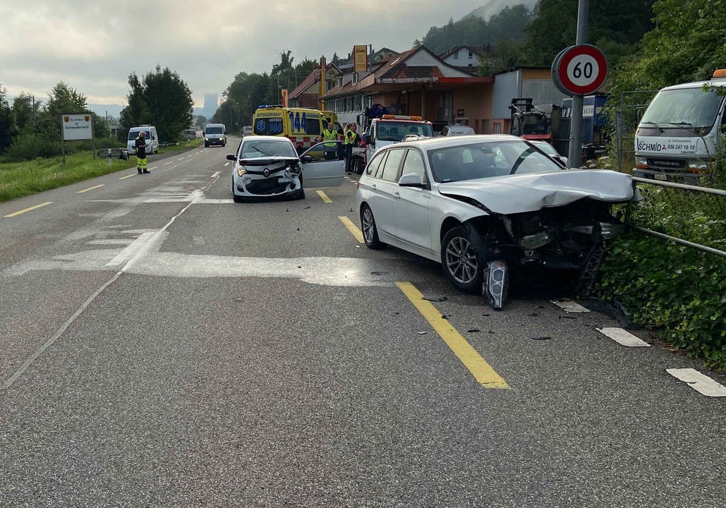 Schwaderloch, AG, 26. Juli: Ausgangs Dorf kam ein BMW-Lenker aus noch ungeklärten Gründen auf die Gegenfahrbahn. Dort kollidierte er mit einem anderen Auto. An beiden Fahrzeugen entstand Totalschaden, die beiden Lenker mussten ins Spital gebracht werden.