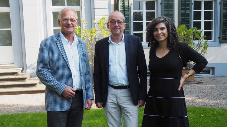 V.l.n.r: Daniel Lüscher (Stiftungsratspräsident), Mathias Grünenfelder (zukünftiger Stiftungsratspräsident) und Danièle Turkier (Geschäftsführerin). (zvg)