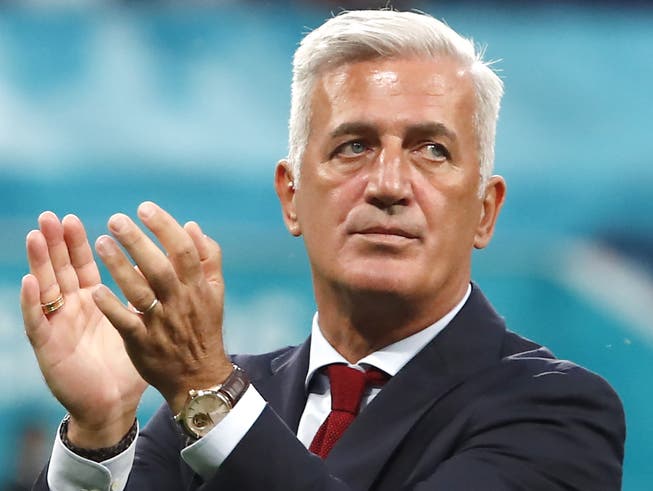 Vladimir Petkovic applaudiert während der EM im Juli nach dem Nati-Spiel der Schweiz gegen Spanien den Fans. Wahrscheinlich war dies sein letztes Spiel als Nati-Trainer.