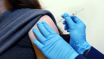Sollen auch im Kanton Baselland zum Normalfall werden: Corona-Impfungen in Arztpraxen und Apotheken. (Werner Schelbert)