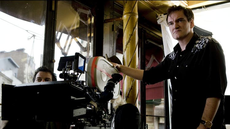 Für einmal nicht hinter der Kamera: Quentin Tarantino (im Bild bei den Dreharbeiten für «Inglorious Basterds»). (Bild: Francois Duhamel)