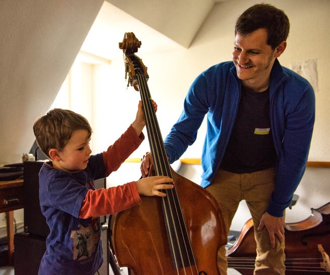 Im Musikkindergarten können die Kinder während eines Schuljahres zahlreiche Instrumente kennen lernen.