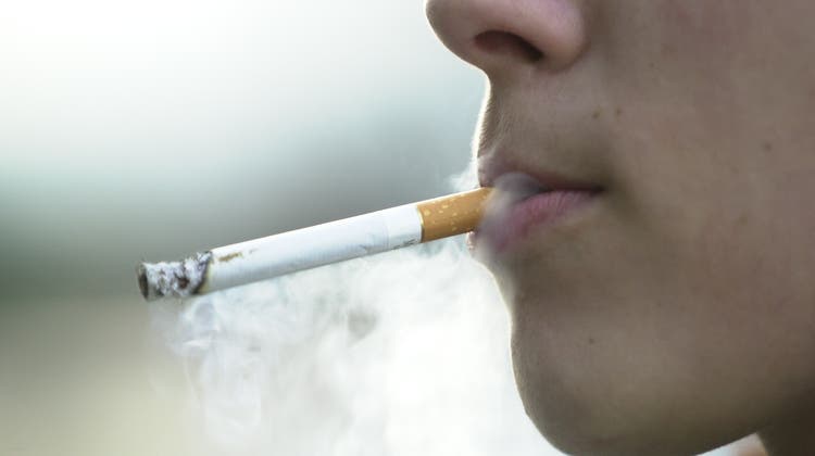Die Jugendlichen nehmen das Rauchen nicht als schädlicher wahr, als vor dem Abgabeverbot. (Oliver Menge)