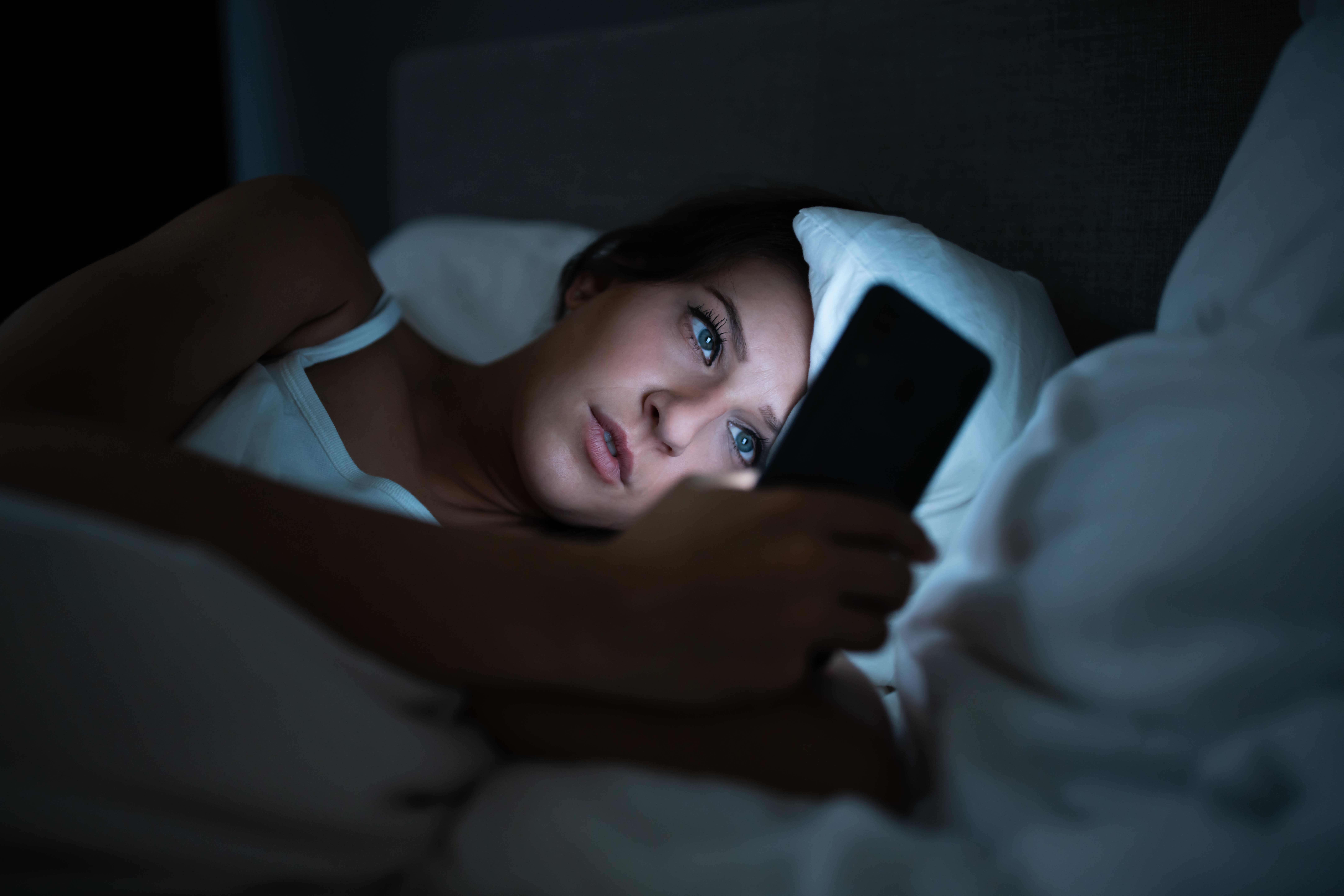 Nachtmodus:  Viele Geräte haben heute Einstellungen mit reduziertem Blaulicht. Sie helfen, den Organismus am Abend nicht unnötig zu wecken.