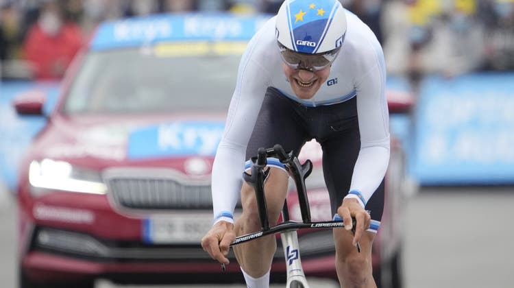Europameister Stefan Küng erreicht im Zeitfahren den zweiten Platz, das bisher mit Abstand beste Ergebnis eines Schweizers. (Bild: Christophe Ena/EPA)