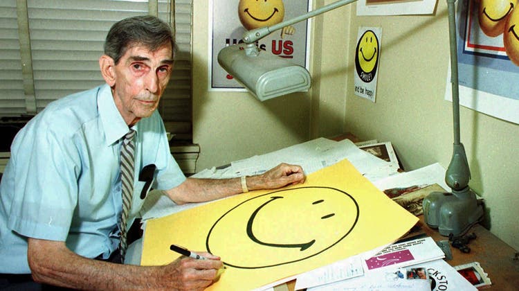 Smiley-Erfinder Harvey Ball 1998 in seinem Atelier in Worcester.