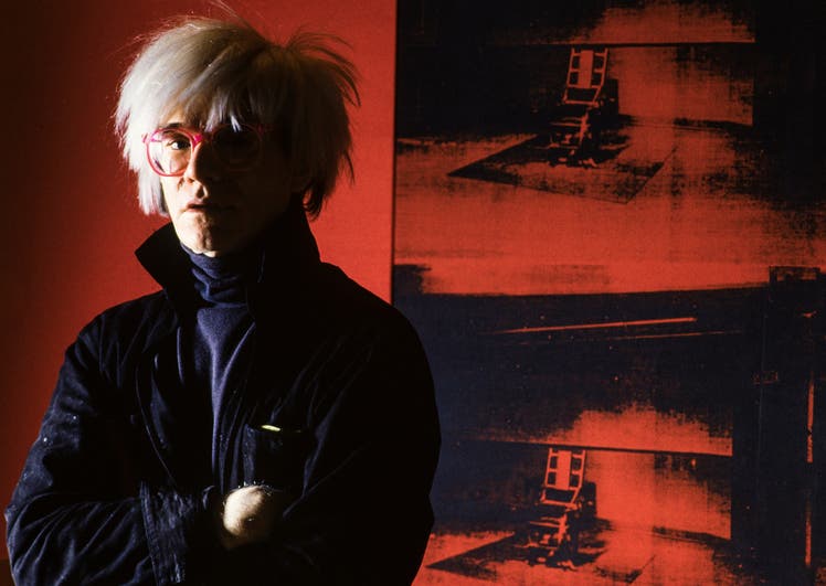 Andy Warhol mit elektrischem Stuhl, New York, 1984. 